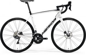 Велосипед 28″ Merida SCULTURA DISC 5000 Peal White/Black 2020