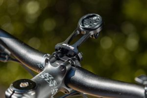 Крепление для велокомпьютеров и фар GUB G-690 в крышку выноса (Garmin/ GoPRO/ Wahoo/ Bryton)