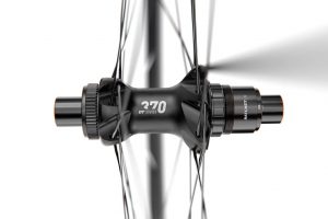 Заднее колесо 28″ DT Swiss P 1800 SP 700C CL 23 12/142 Shimano 11